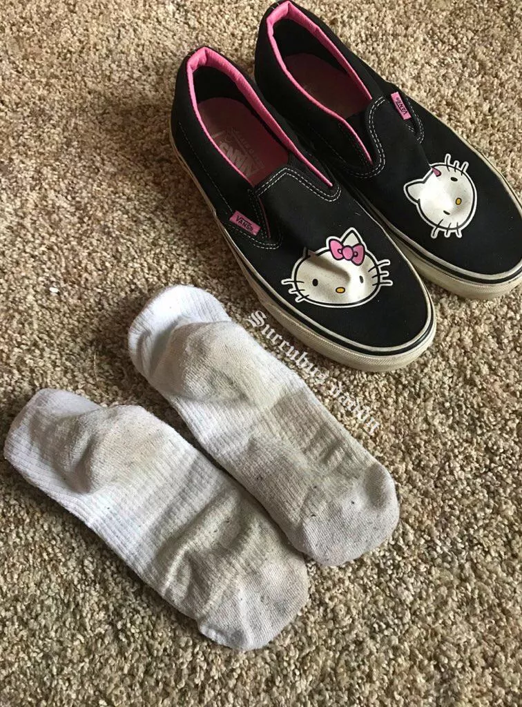 🖤selling🖤 3 day wear in my hello kitty vans . These boys are soooo moist . $65 includes shipping and tracking cost . 