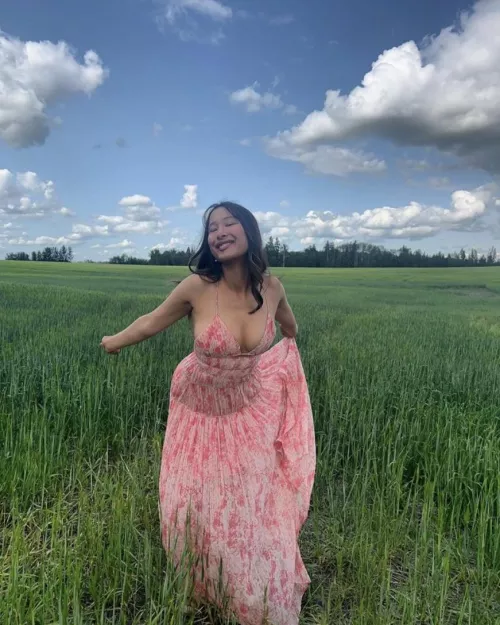 Some nice cleavage from Santina (BBCAN11)