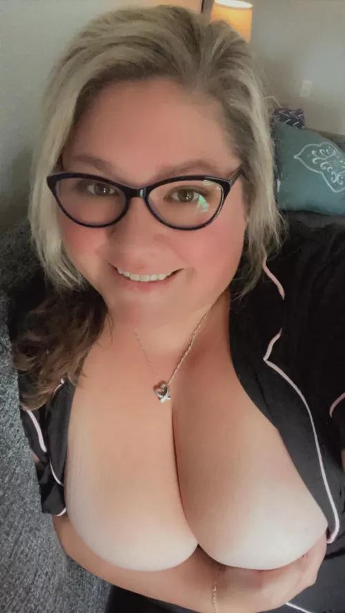 Thirsty Thursday mandates a handbra pic 😉