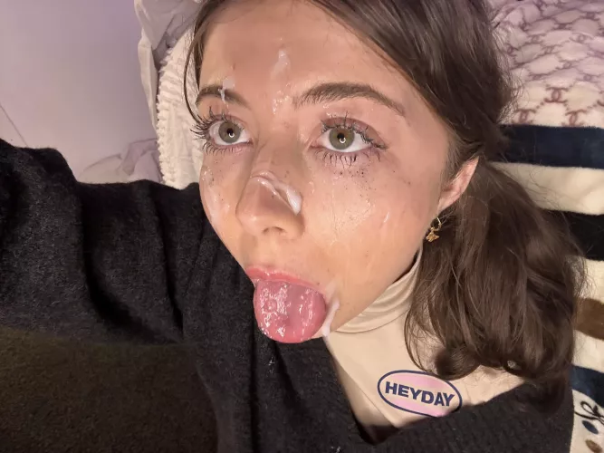 What do you call a girl that takes facials from random guys everyday 