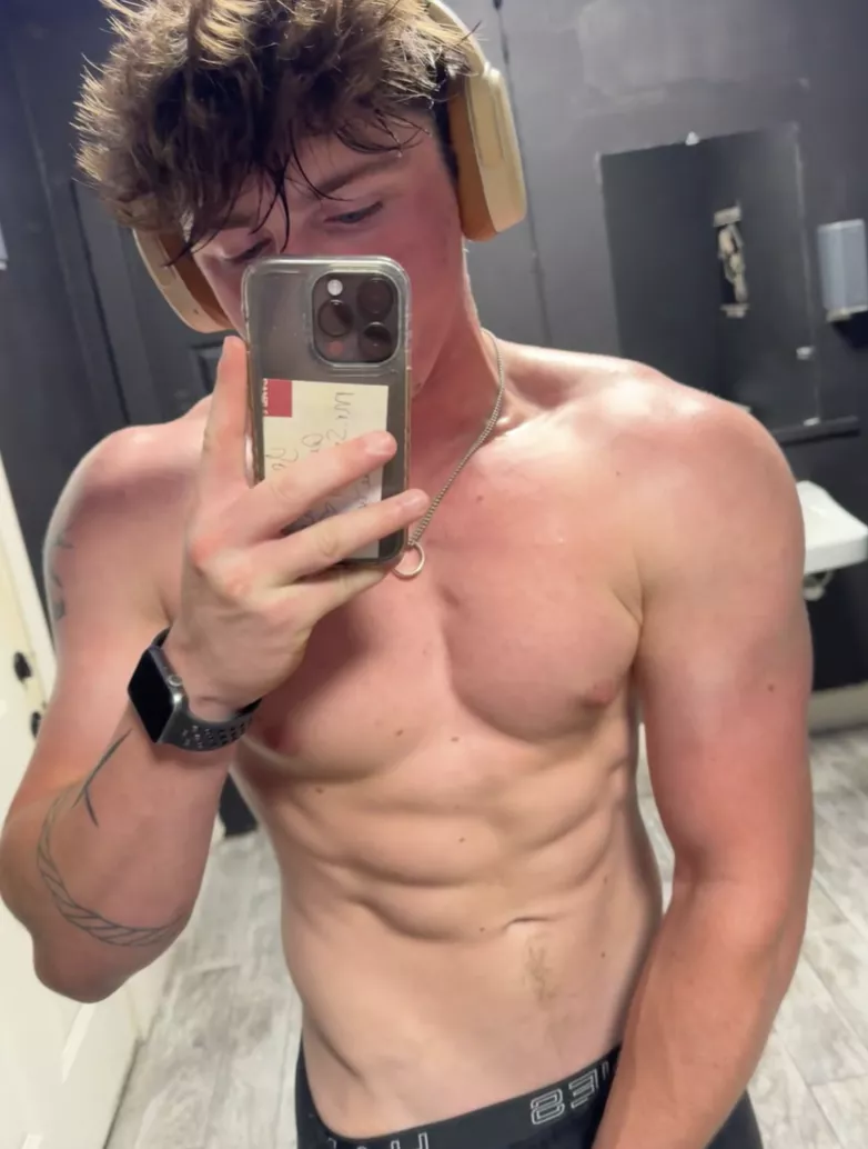 who wants to be my submissive toy?