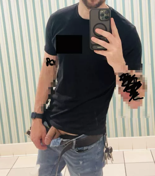 (34) Anyone like a tattooed DL Dad? 