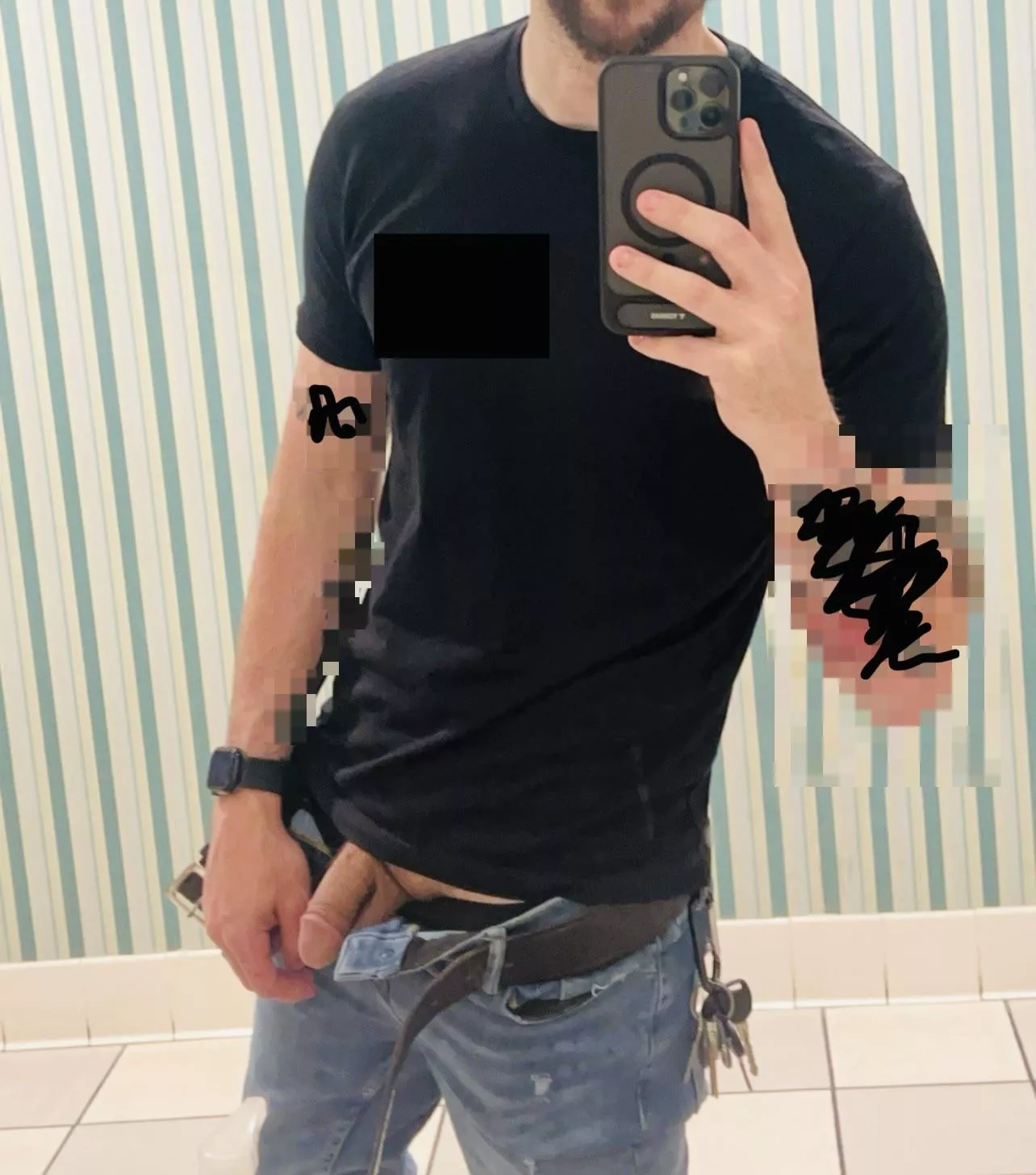 (34) Anyone like a tattooed DL Dad? 