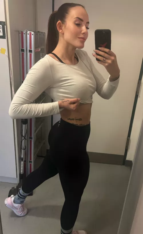 Am I still hot for a military girl