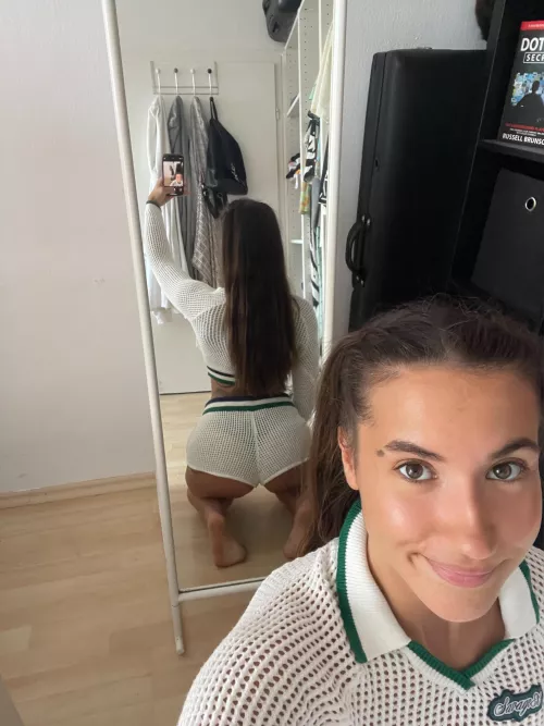 booty in the mirror