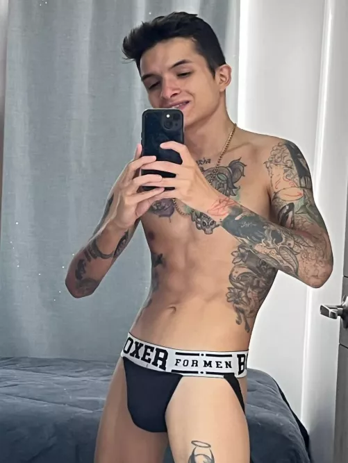 Do I look good on black? 😅