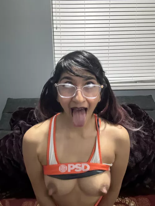 (F) You find me like this under the dining table, what’re you eating first? 