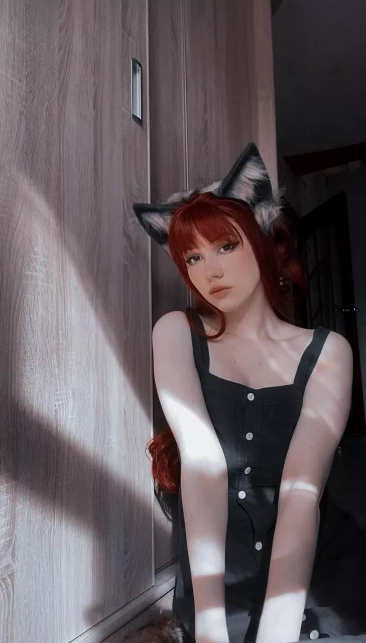 I feel cute in this dress.. but I'm a little embarrassed that my shoulders are open :3