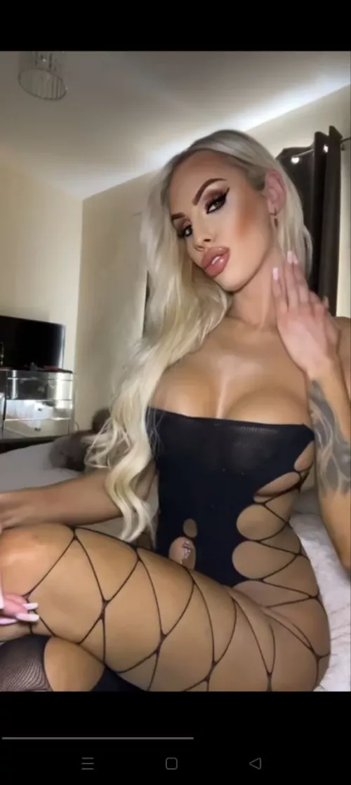 I looked hot bimbo today, lucky I took a pic for you.