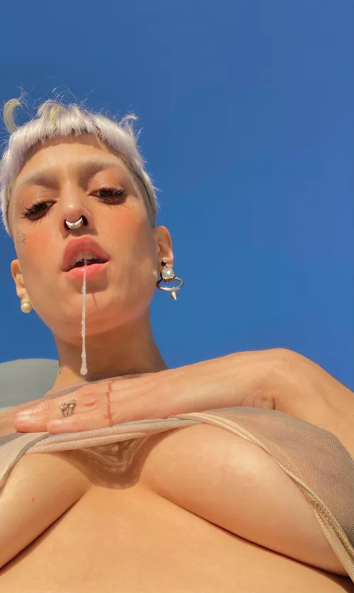 I love it when you are kneeled and thirsty 