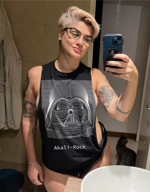 Mirror selfie from the dark side 