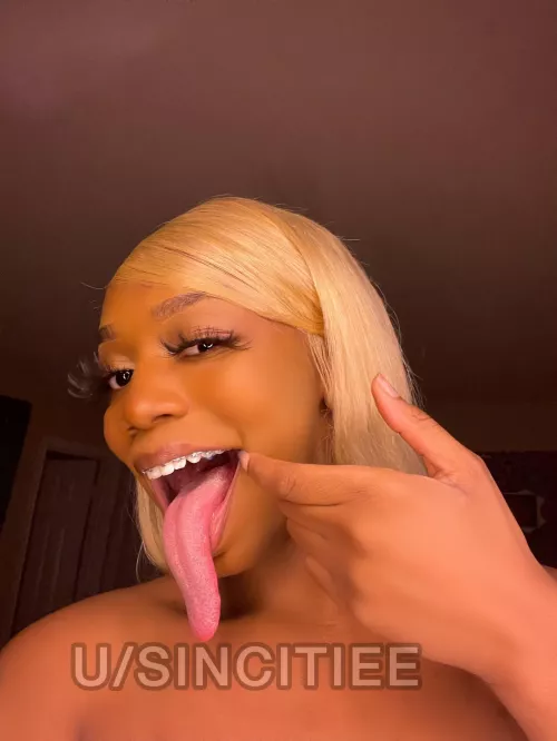 Peek a boo brakets and tongue 😜