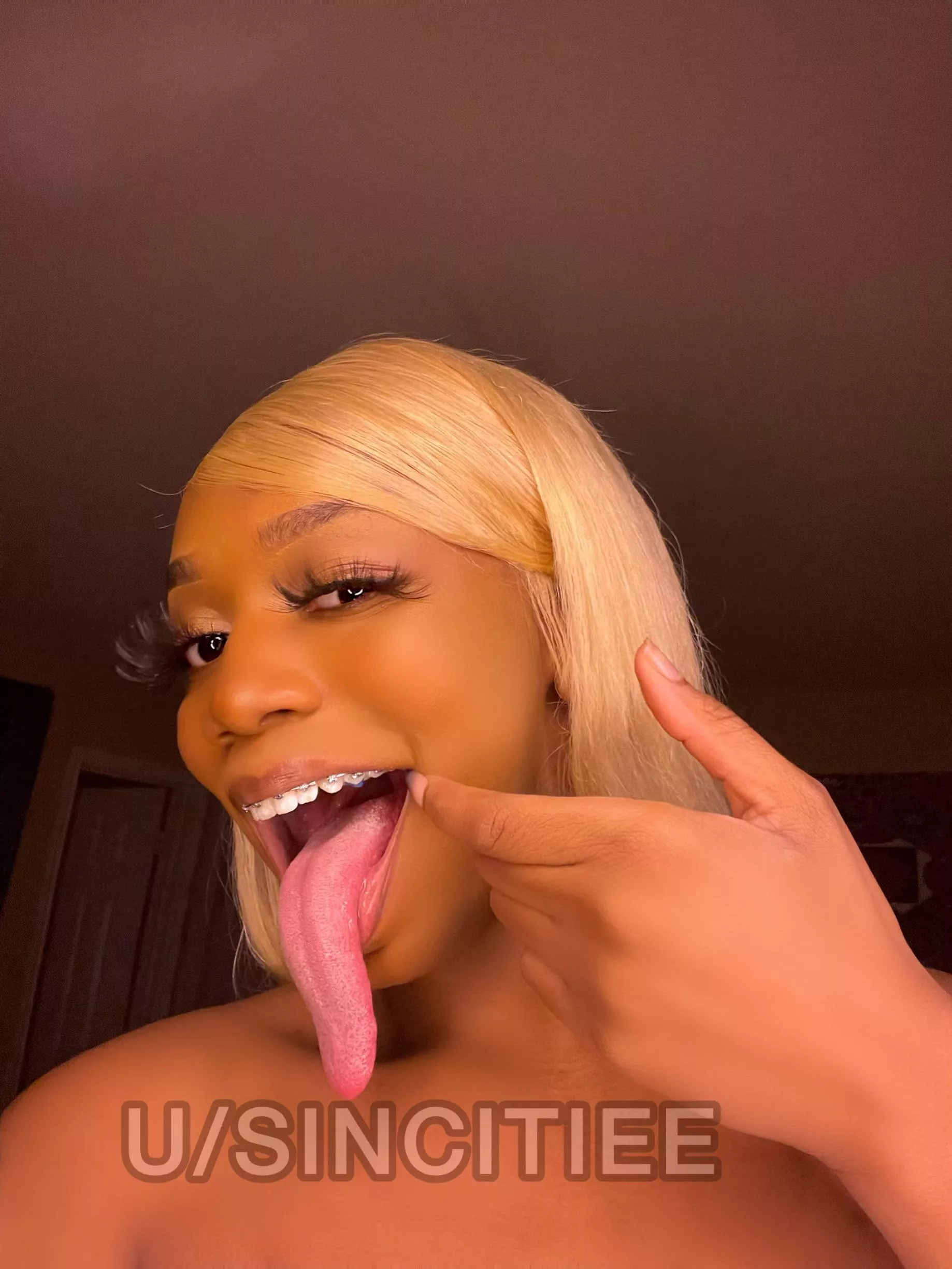 Peek a boo brakets and tongue 😜