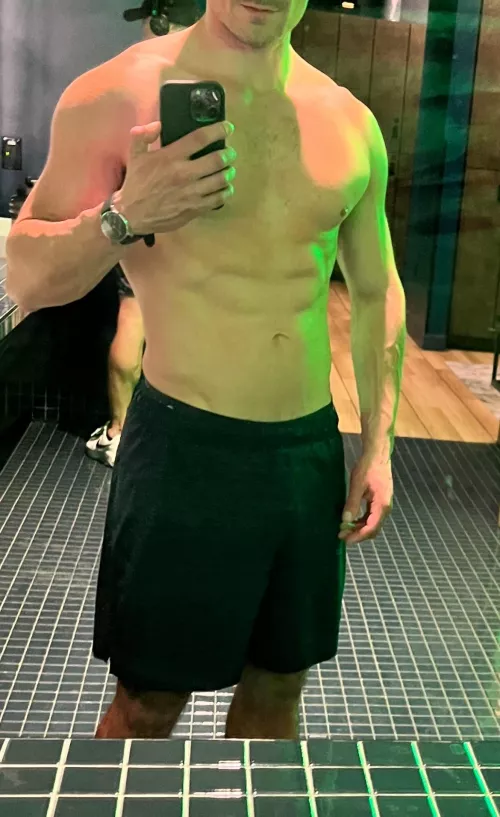 Post gym pump, but not done with the summer shred