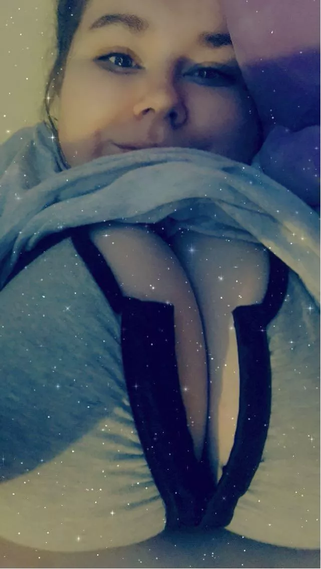 Wanna cuddle? 😘😘