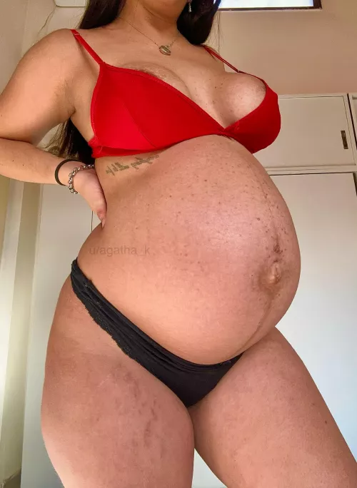 Would you still let me sit on your face or am I too heavy ?🥵