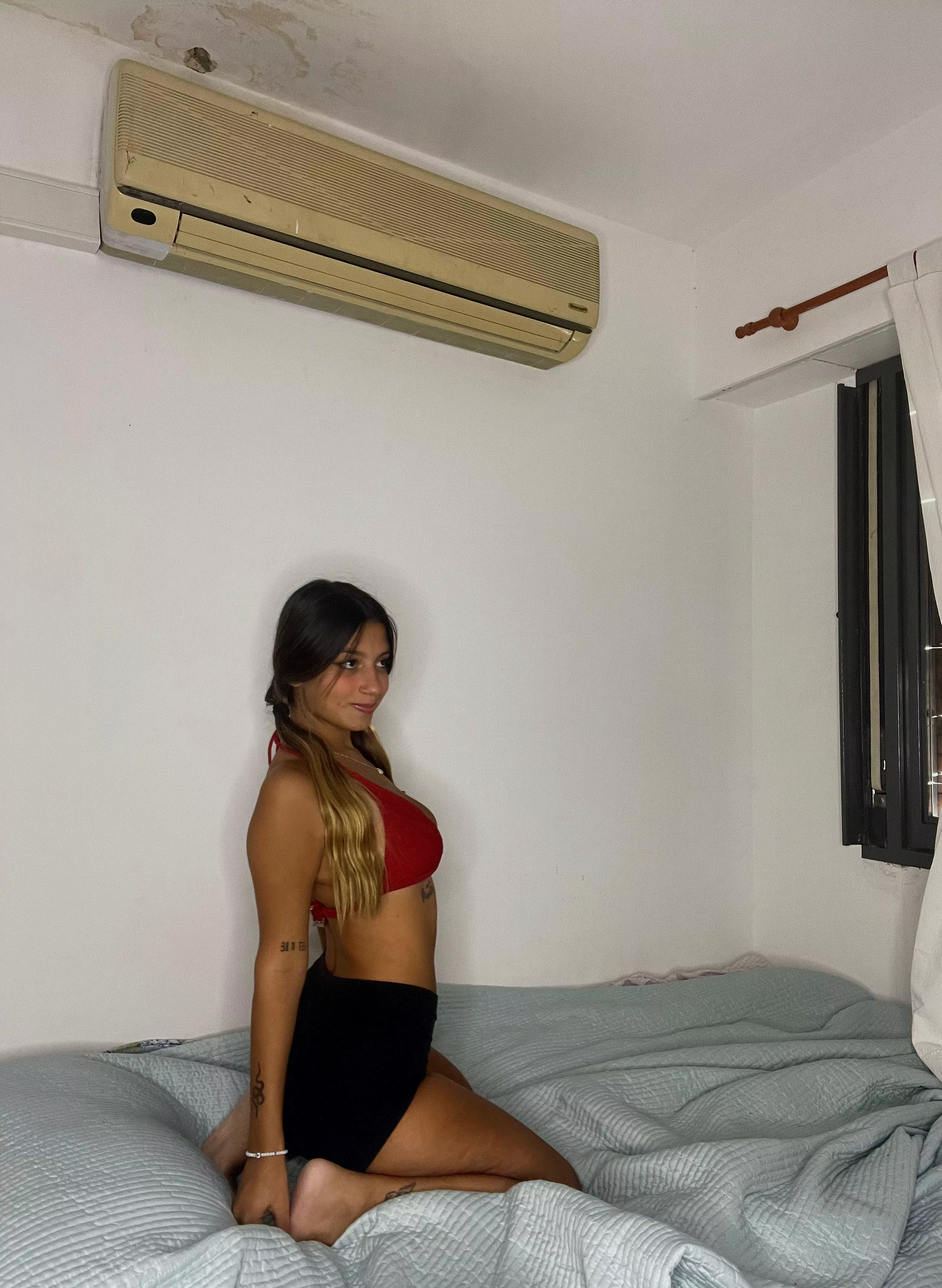 Woulld you flirt with me if you saw me at a cafe?