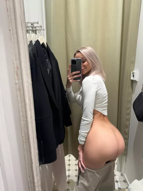 You deserve a changing room selfie to get you through the day.