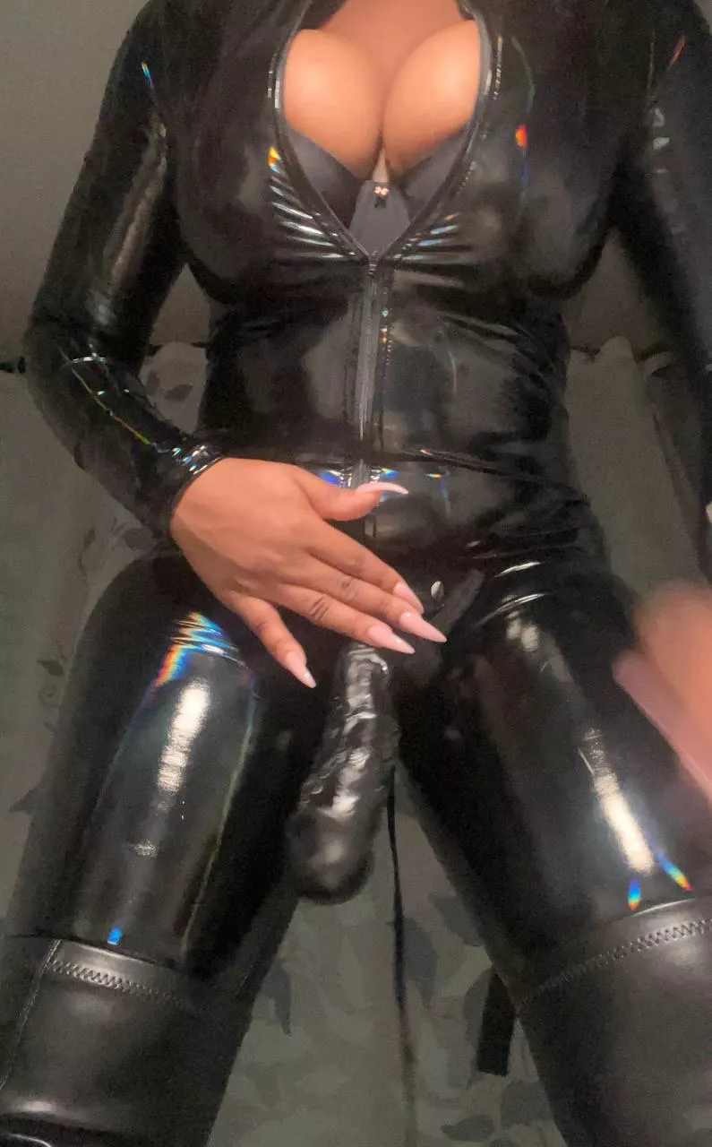 You wish you could slob all ober my fat ass strap on, don’t you? you’re not even worthy of that… so pathetic