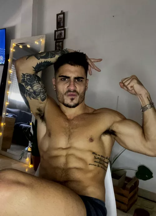 Can you imagine feeling these scrumptious armpits against your face?