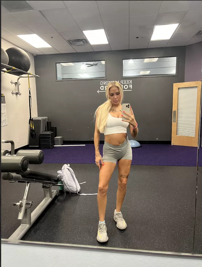 do you like my outfit for today (f)