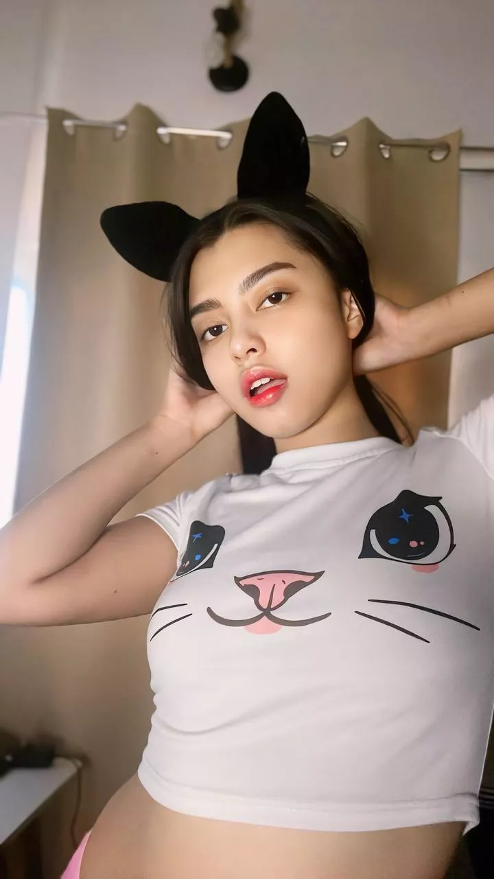 do you wanna play with this petite pussycat?