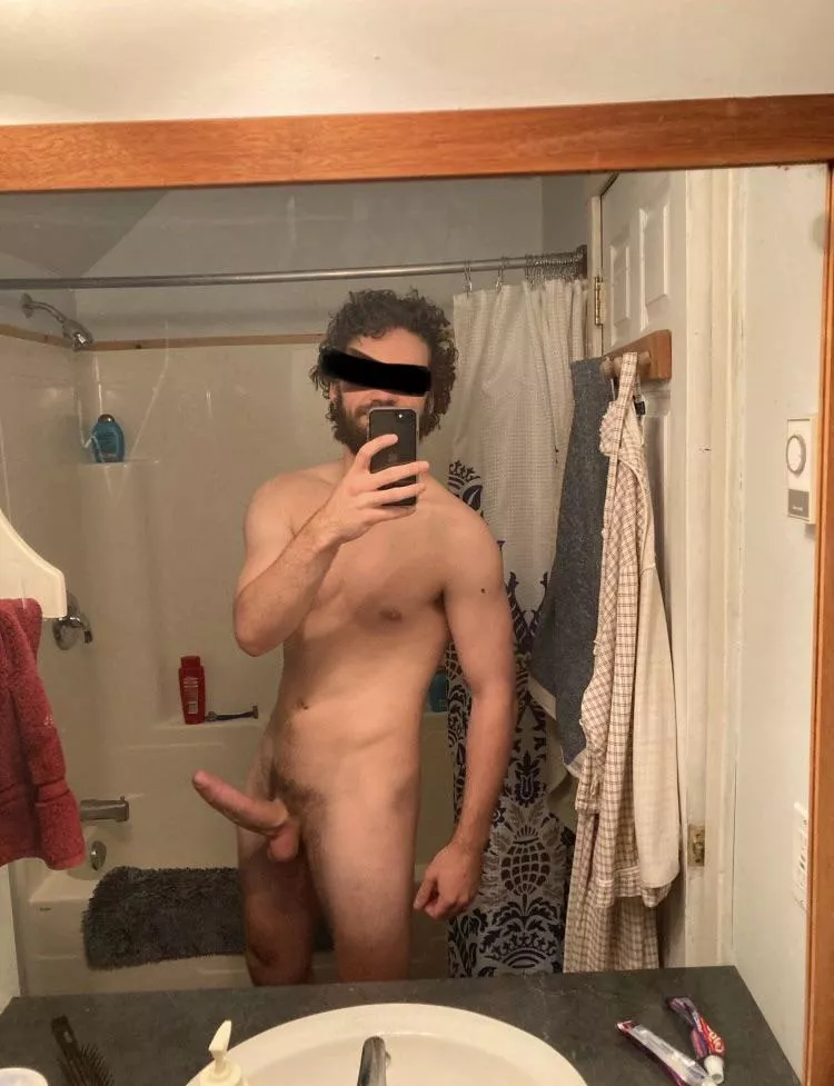 Going through old convos and finding some nudes I sent