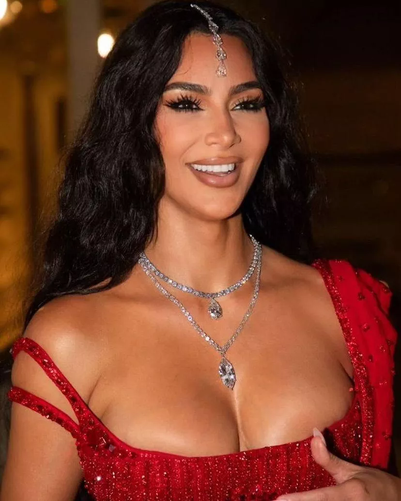 Her smile and titties