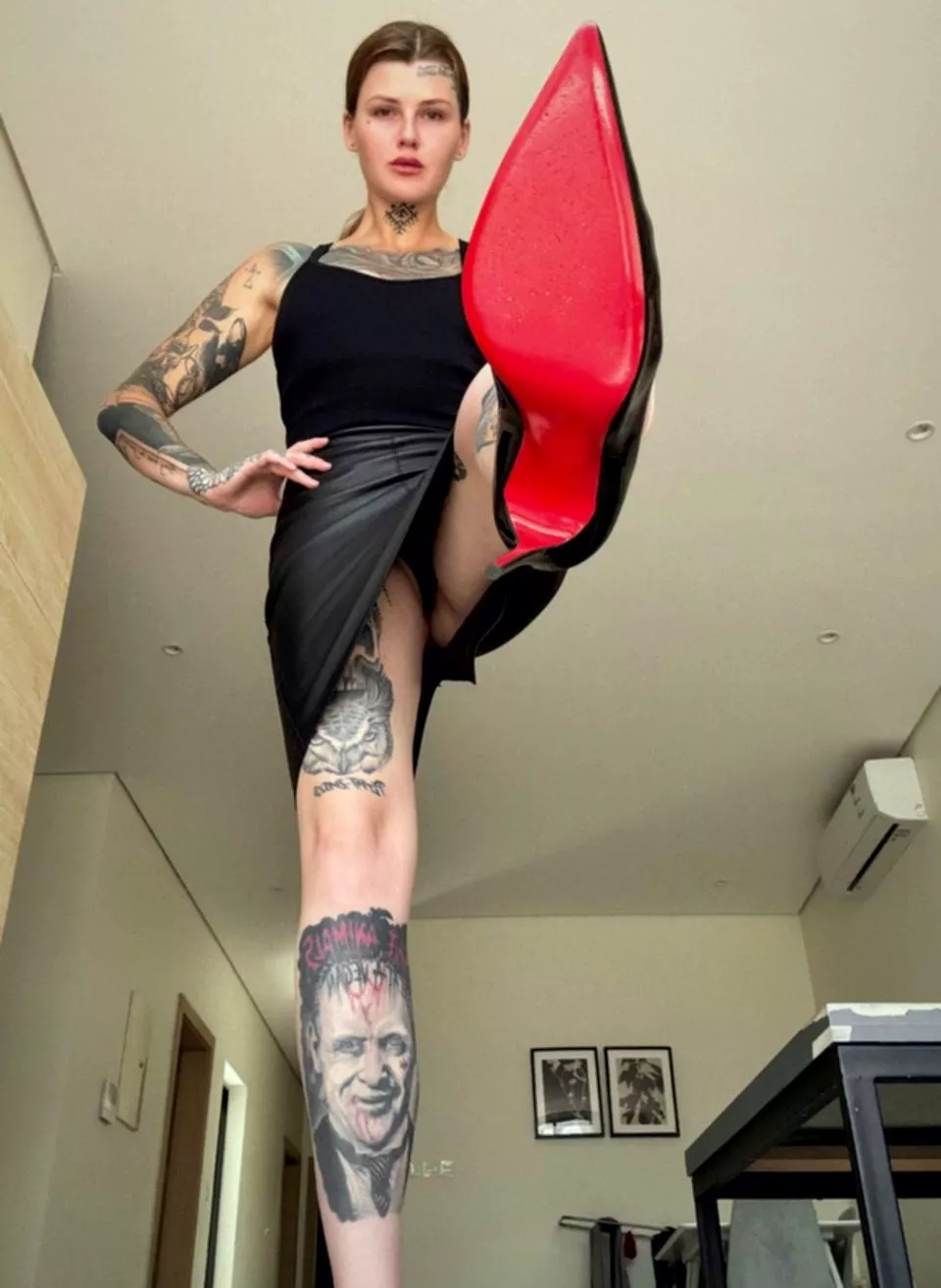 I look sexier when I wear a leather skirt