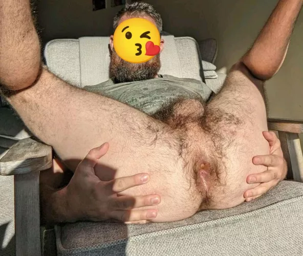 I love the feeling of sunlight on my hairy hole!