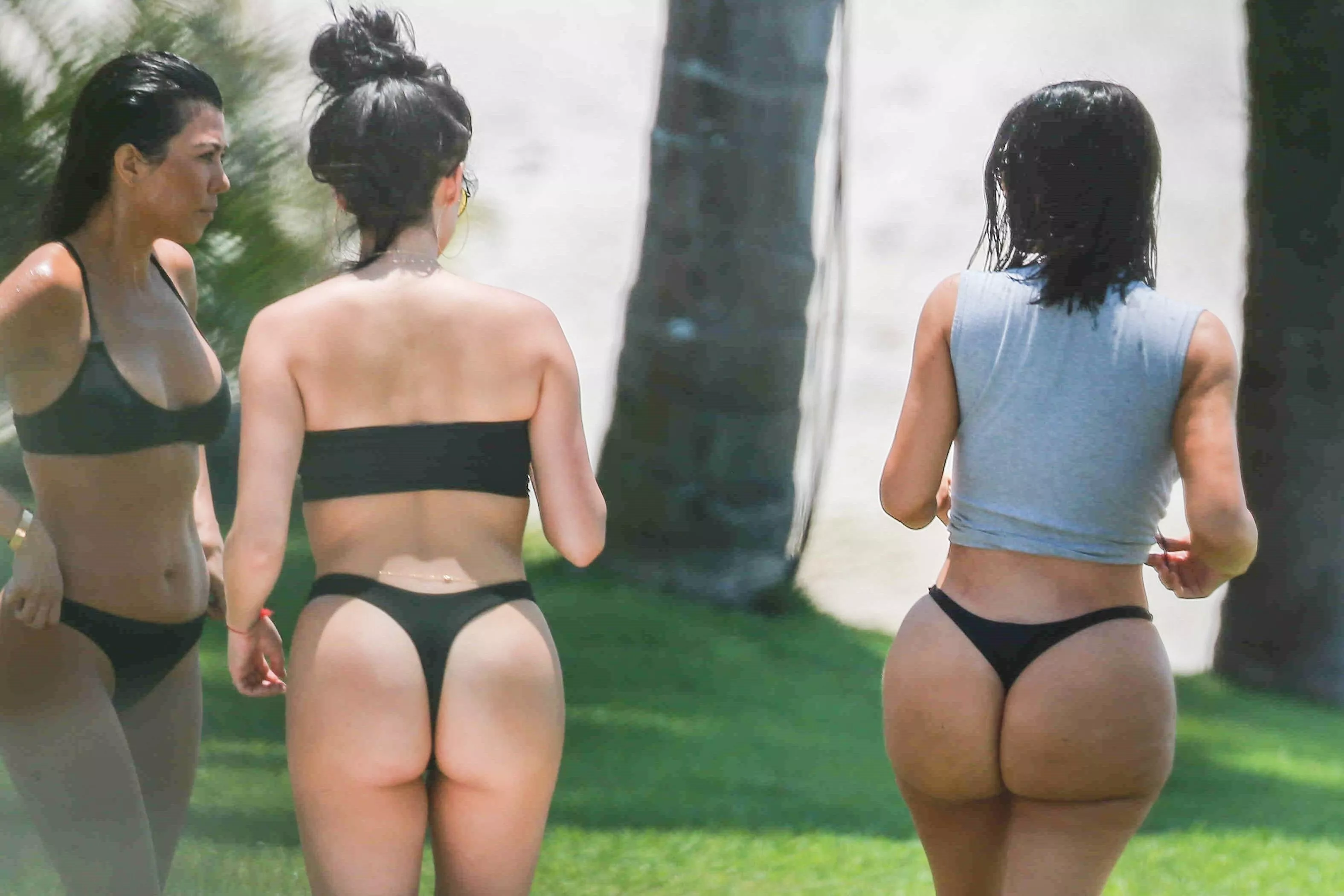 Kim and friends 🍑