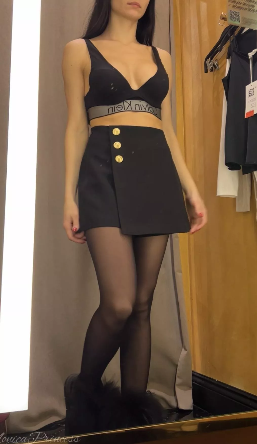 Let's fuck in changing room