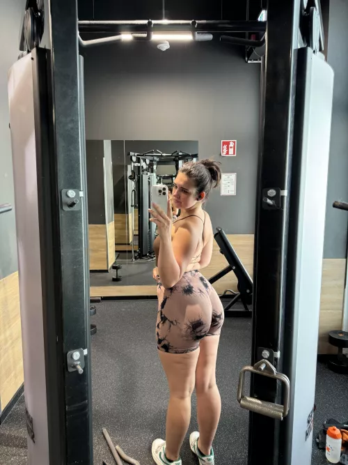 lil cellulite shows that it's soft!