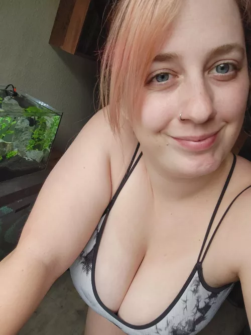 My eyes are up here 😇