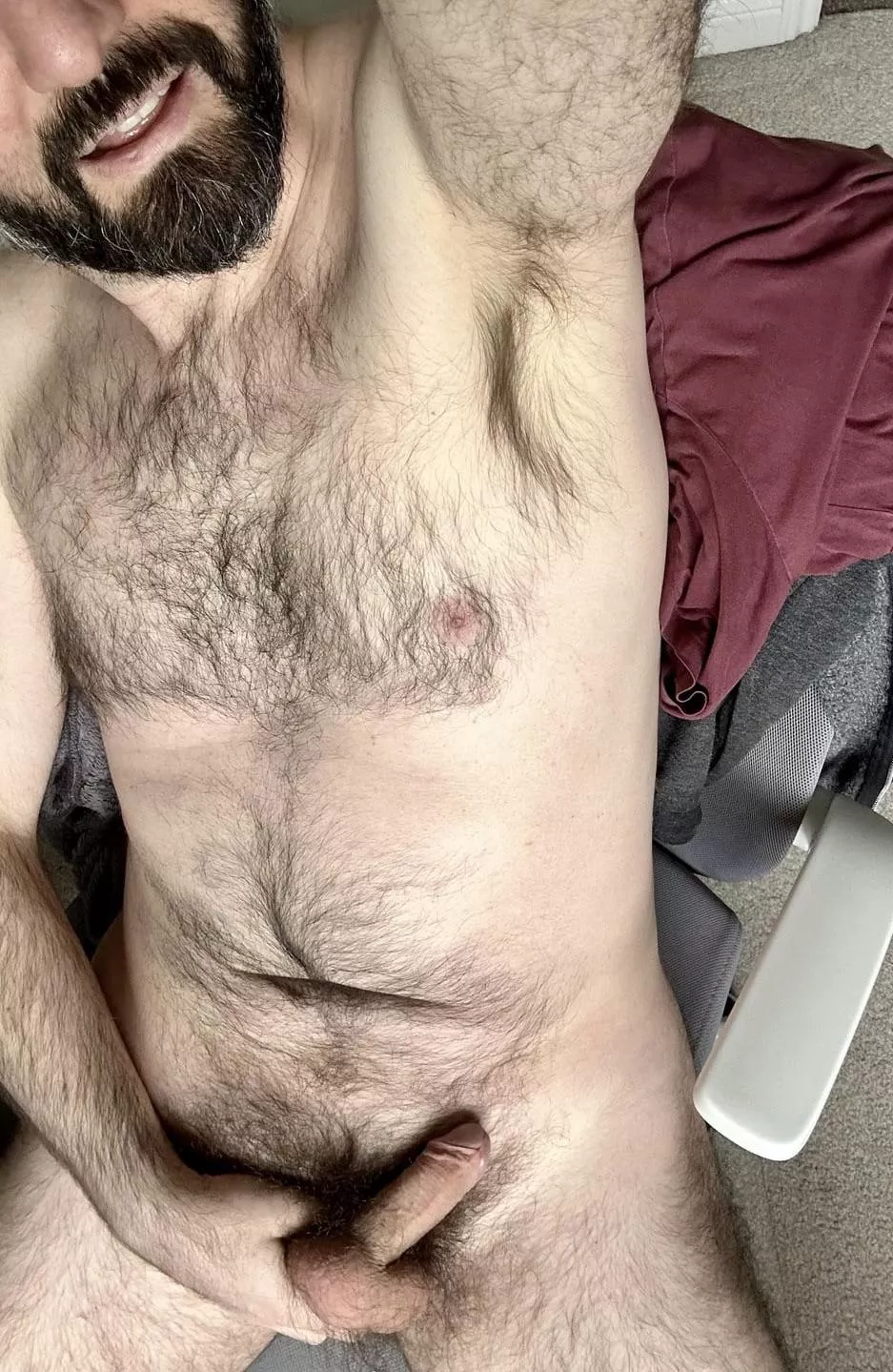 Need your cum and sweat in this beard