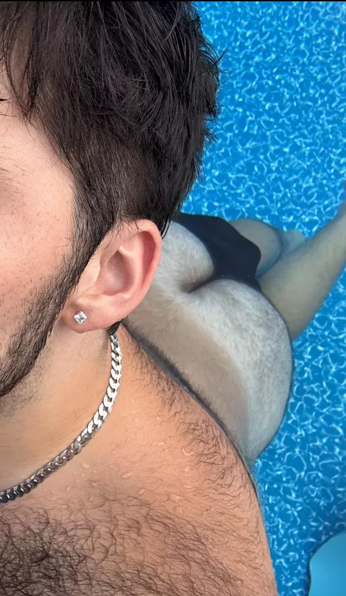 Tan line going crazy! 🤪 