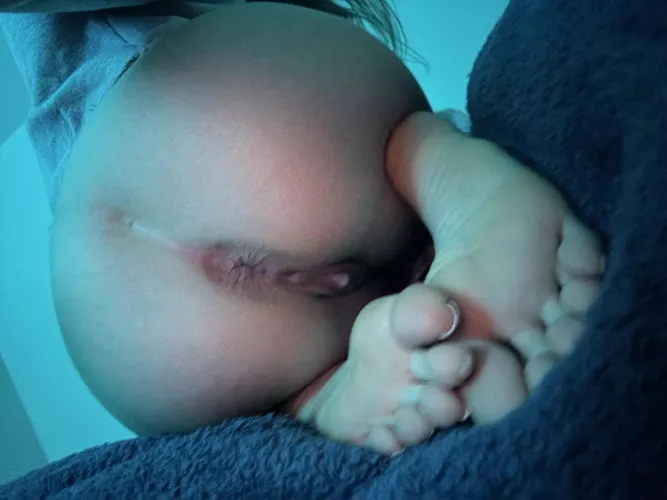 Would you lick my ass or toes first?😜