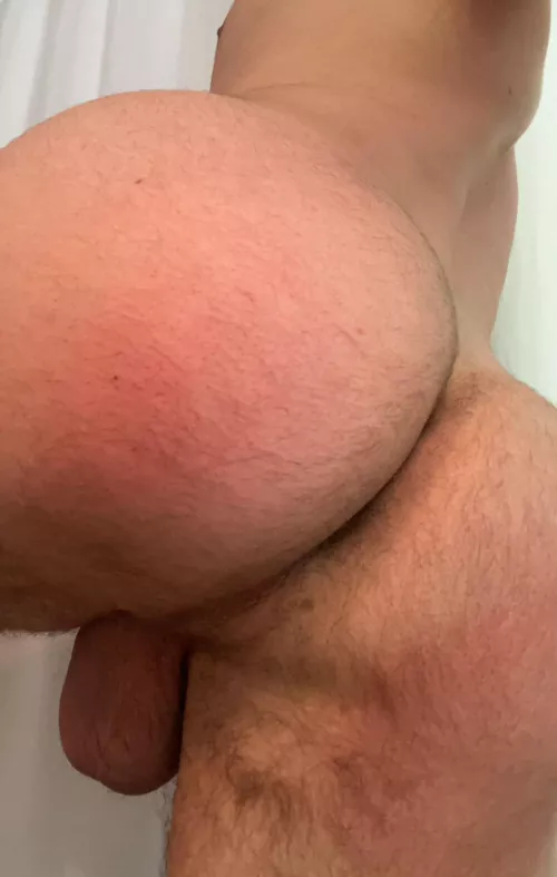 28. Jock boy looking for hairy hung daddies. DM for snap 