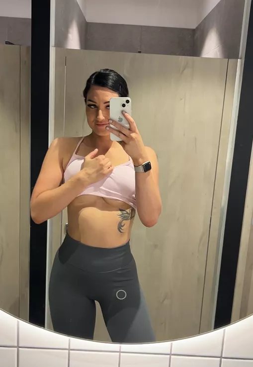 Do you like it slippery and wet @milaheve