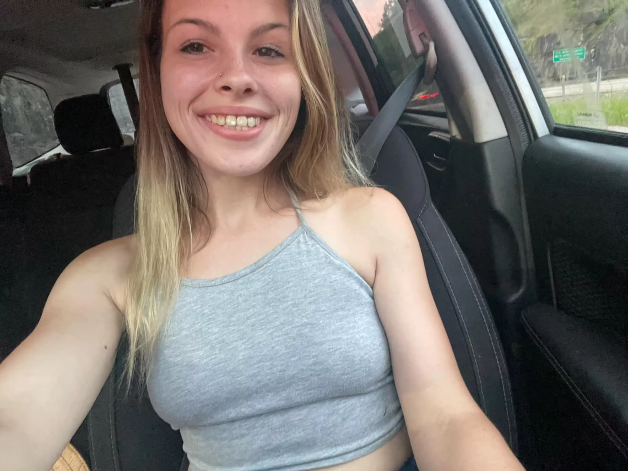 Feeling kinda curvy in this top, think my dad's friends will notice me at our next beach house party?