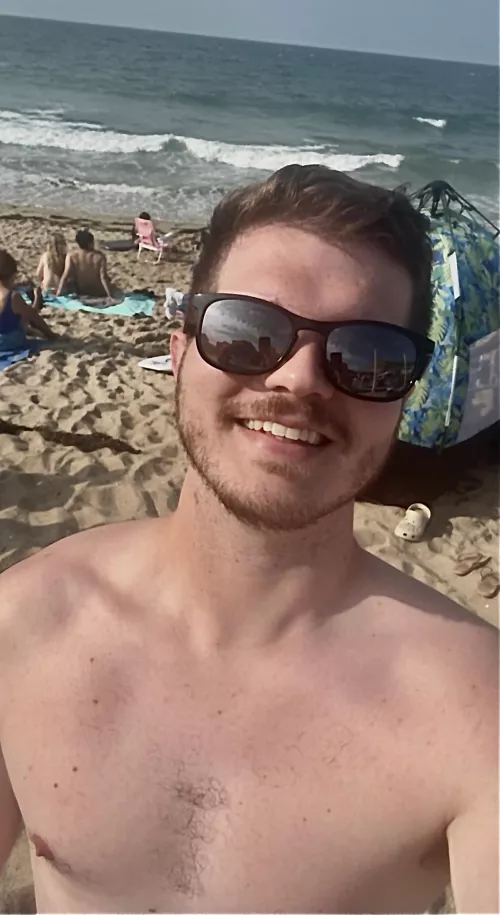 Happy Monday everyone! Who wants to join me on the beach? 