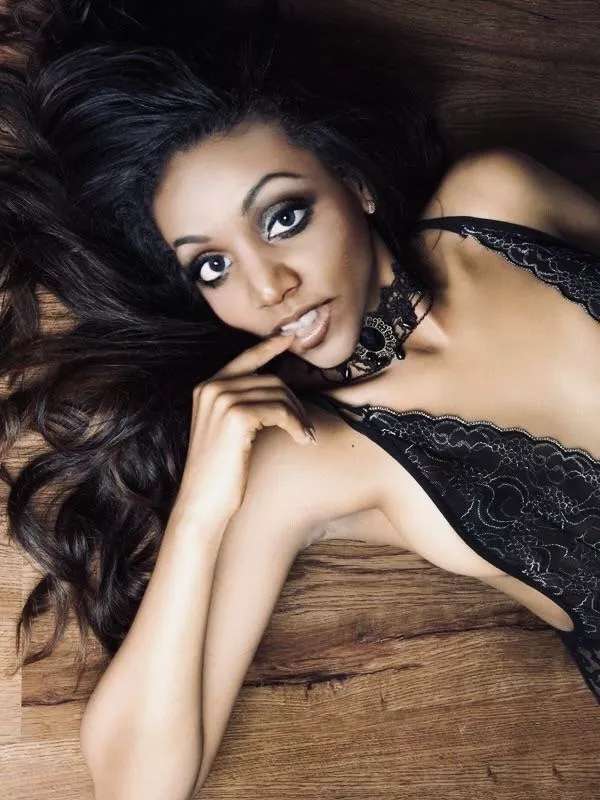 If the country could come together with bi-partisan porn I’d like to help.  Who’d you cast me as…Harris, Hailey, Vance or someone else.