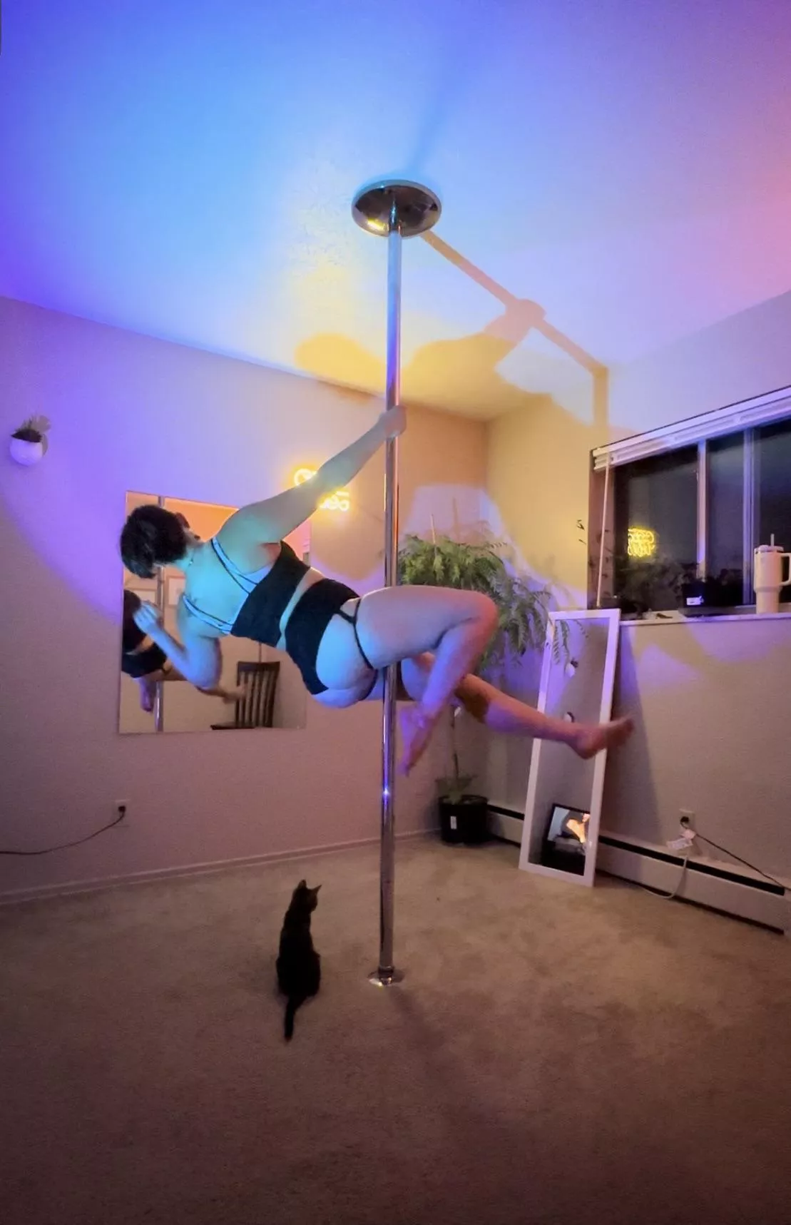 My own little pole paradise 😭💕