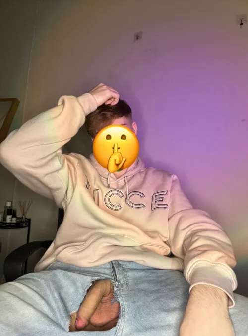 Oops… ripped my jeans 👀 (21)