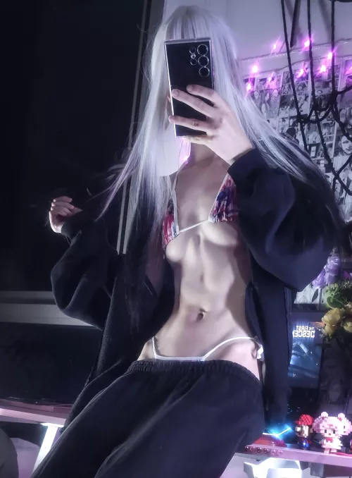 Show my hipbones a little