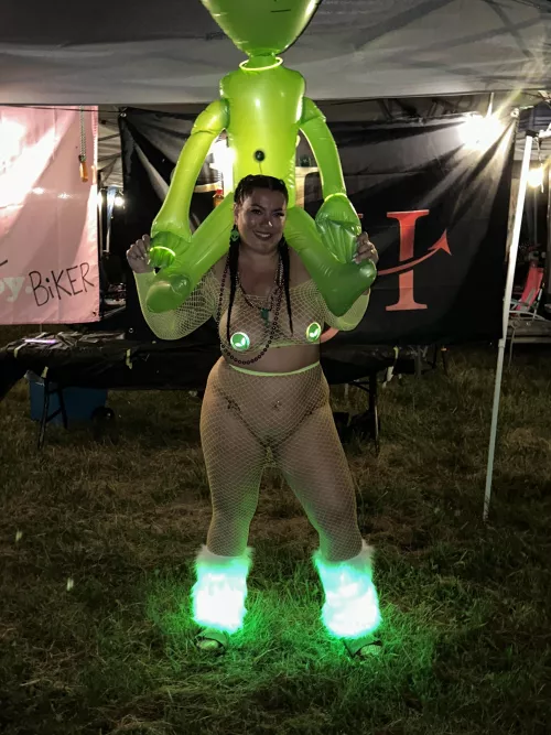 Showing off my hairy cunt at a biker rally 