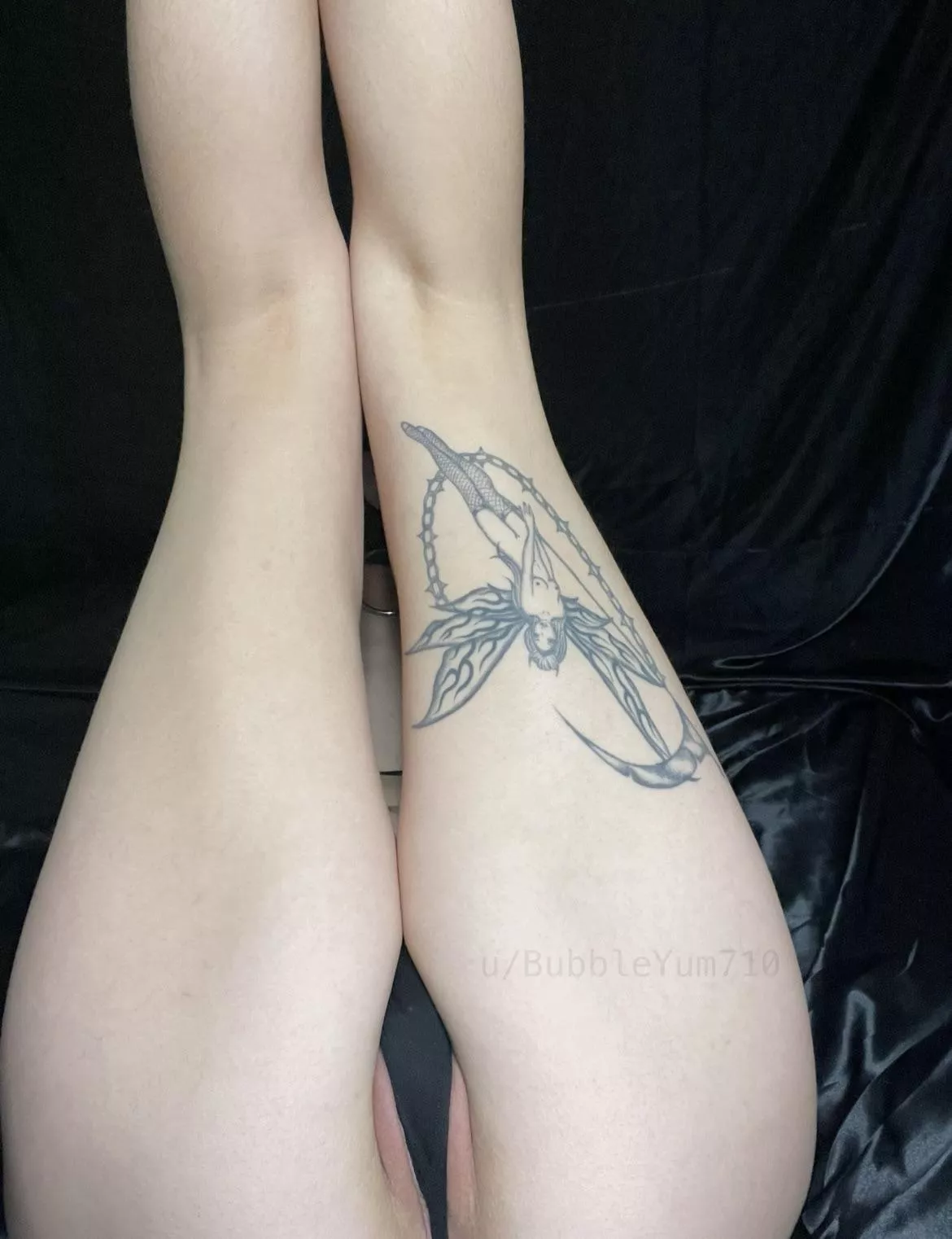 Tall and flexible too. Cum have some [f]un babe 💕