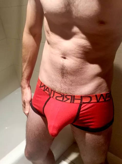 These red undies are super stretchable, good for bulging!