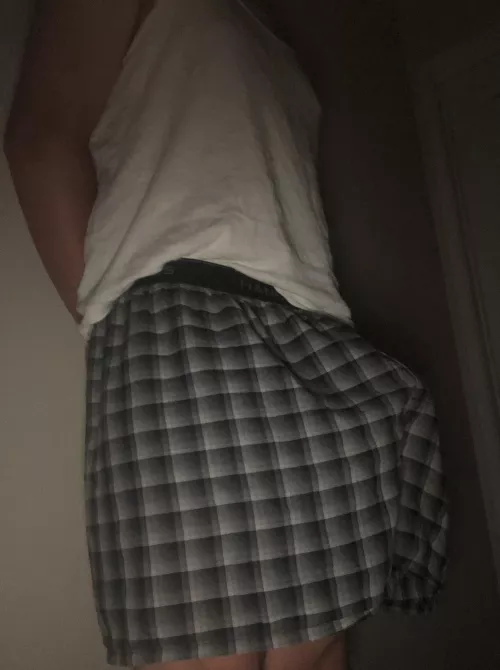 Dm if you want to see me go completely nude 😈