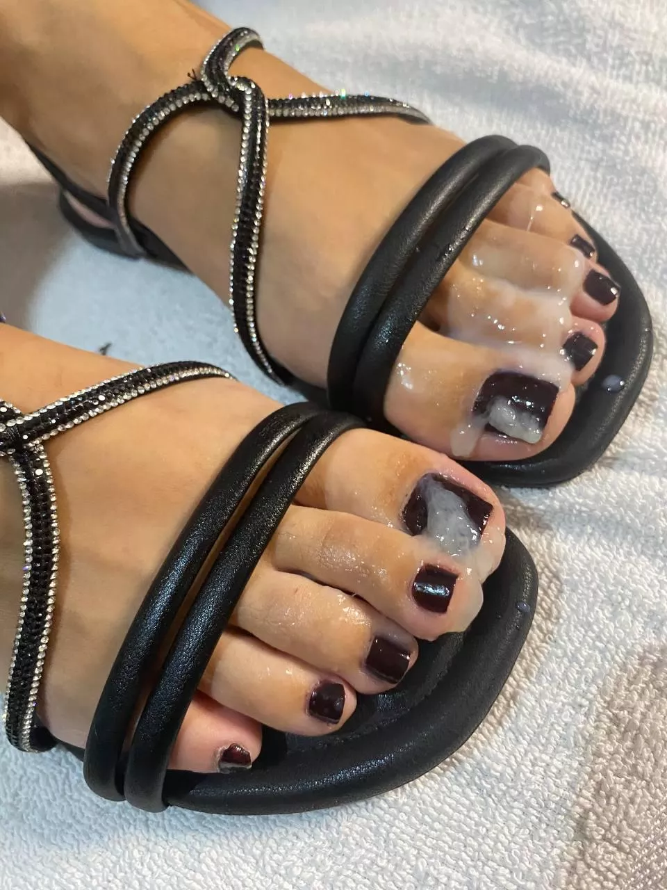 Does the white match nicely with the black?